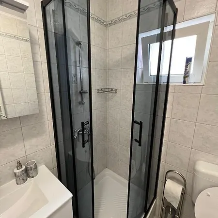 Lara Apartmán