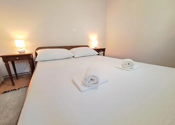 Lara Apartman *